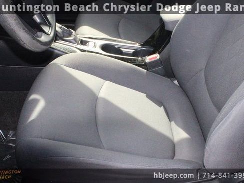 Used 2020 Toyota Corolla LE image 31