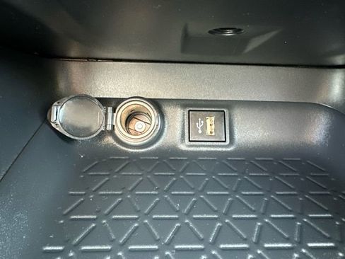 Used 2025 Toyota RAV4 LE image 40