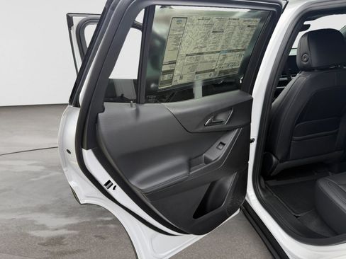 New 2027 Chevrolet Equinox LT w/ Convenience Package II FWD image 20