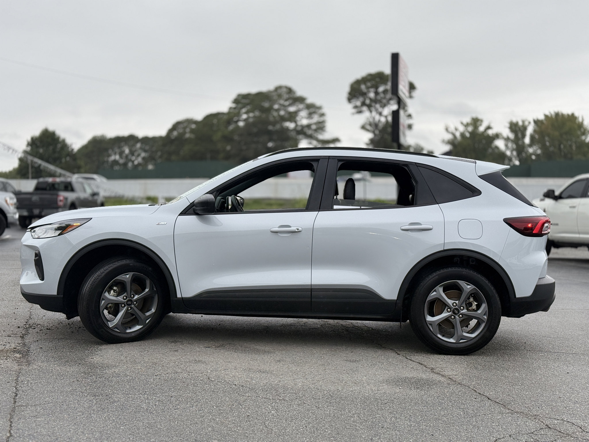 Used 2025 Ford Escape ST-Line AWD/4WD image 5