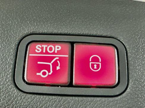 Used 2018 Mercedes-Benz GLS 450 4MATIC image 34