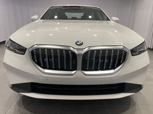 New 2026 BMW 530i xDrive w/ Premium Package image 2