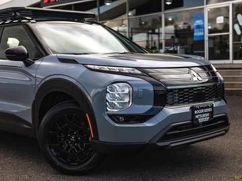 New 2026 Mitsubishi Outlander Trail Edition image 3