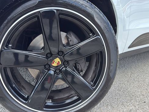Used 2018 Porsche Macan Sport Edition AWD/4WD image 29