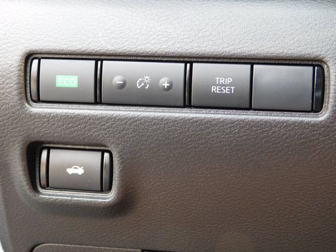 Used 2024 Nissan Sentra SV FWD image 26