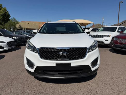 Used 2018 Kia Sorento FWD V6 image 2