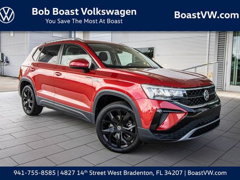 Used 2022 Volkswagen Taos SE w/ Panoramic Sunroof Package FWD image 1