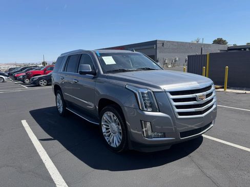 Used 2019 Cadillac Escalade Luxury AWD/4WD image 5