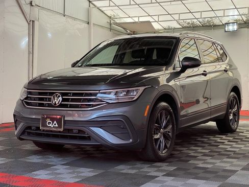 Used 2022 Volkswagen Tiguan SE image 3