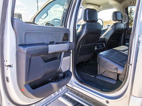 Used 2023 Ford F250 Lariat w/ Chrome Package image 24