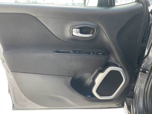 Used 2021 Jeep Renegade Sport w/ Sport Appearance Group image 13