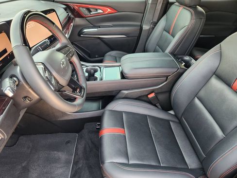 Used 2024 Chevrolet Traverse RS FWD image 13