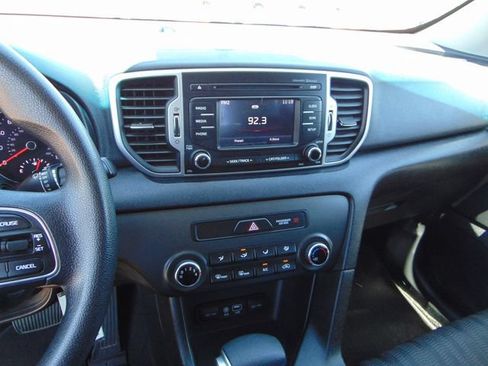 Used 2017 Kia Sportage LX AWD/4WD image 12