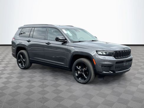 Used 2021 Jeep Grand Cherokee L Laredo RWD image 3