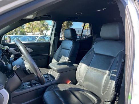 Used 2022 Chevrolet Traverse LT image 14