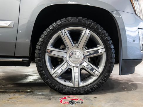 Used 2018 Cadillac Escalade ESV Premium Luxury image 10