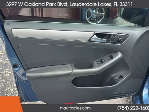 Used 2017 Volkswagen Jetta SE FWD image 16
