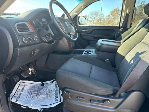 Used 2012 Chevrolet Avalanche LT image 9