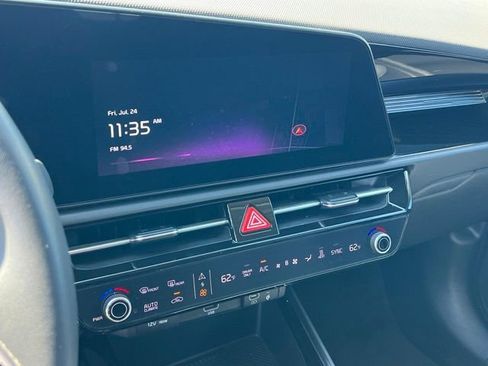 Certified 2023 Kia Niro Wind FWD image 19