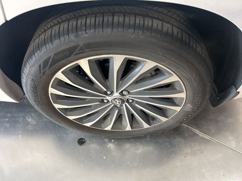 Used 2023 Hyundai Palisade Calligraphy image 14