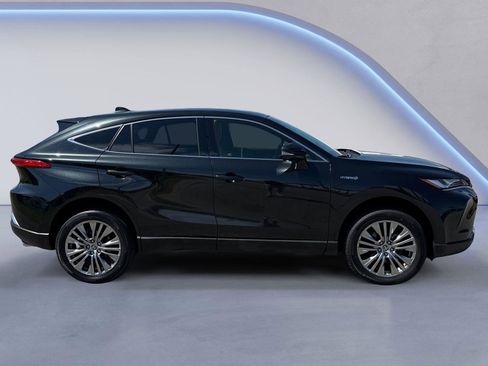 Used 2021 Toyota Venza Limited image 2