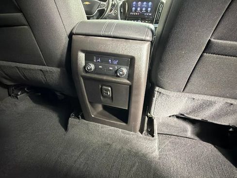 Used 2022 Chevrolet Traverse LT FWD image 33