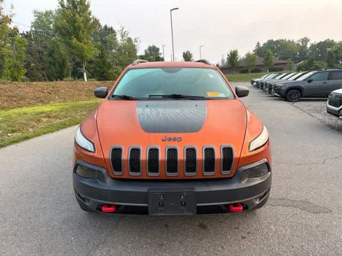 Used 2016 Jeep Cherokee Trailhawk AWD/4WD image 2