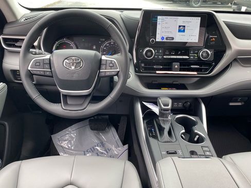 New 2026 Toyota Highlander XLE image 9