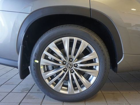 New 2026 Toyota Highlander Platinum AWD/4WD image 36