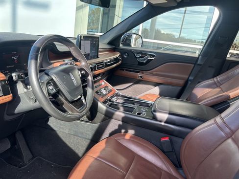 Used 2022 Lincoln Aviator Reserve w/ Elements Package Plus image 3