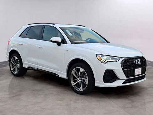 Certified 2025 Audi Q3 2.0T Premium AWD/4WD image 2