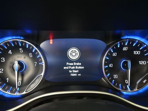 Used 2024 Chrysler Pacifica Touring-L image 12