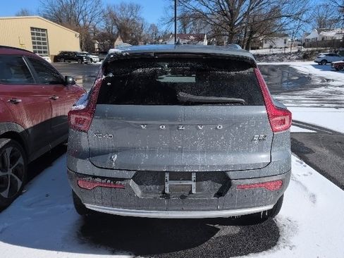 Used 2023 Volvo XC40 B5 Plus w/ Protection Package Premier image 15