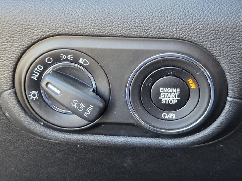 Used 2020 Maserati Levante AWD/4WD image 26