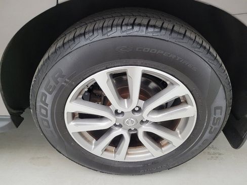 Used 2014 Nissan Pathfinder SL w/ SL Tech Package AWD/4WD image 31