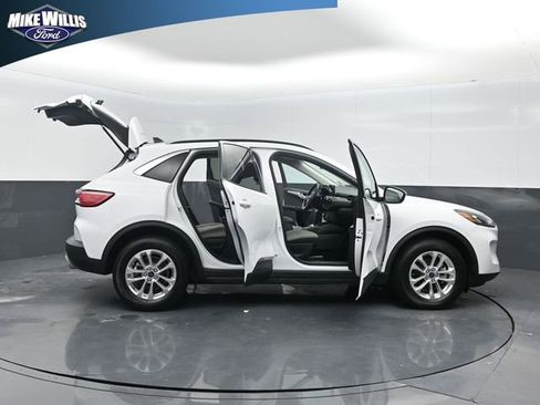 Used 2021 Ford Escape SE w/ Cold Weather Package image 27