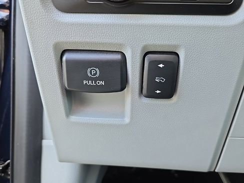 Used 2023 Ford F150 Limited image 21