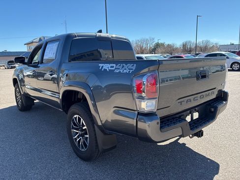 Used 2022 Toyota Tacoma TRD Sport w/ Technology Package AWD/4WD image 3