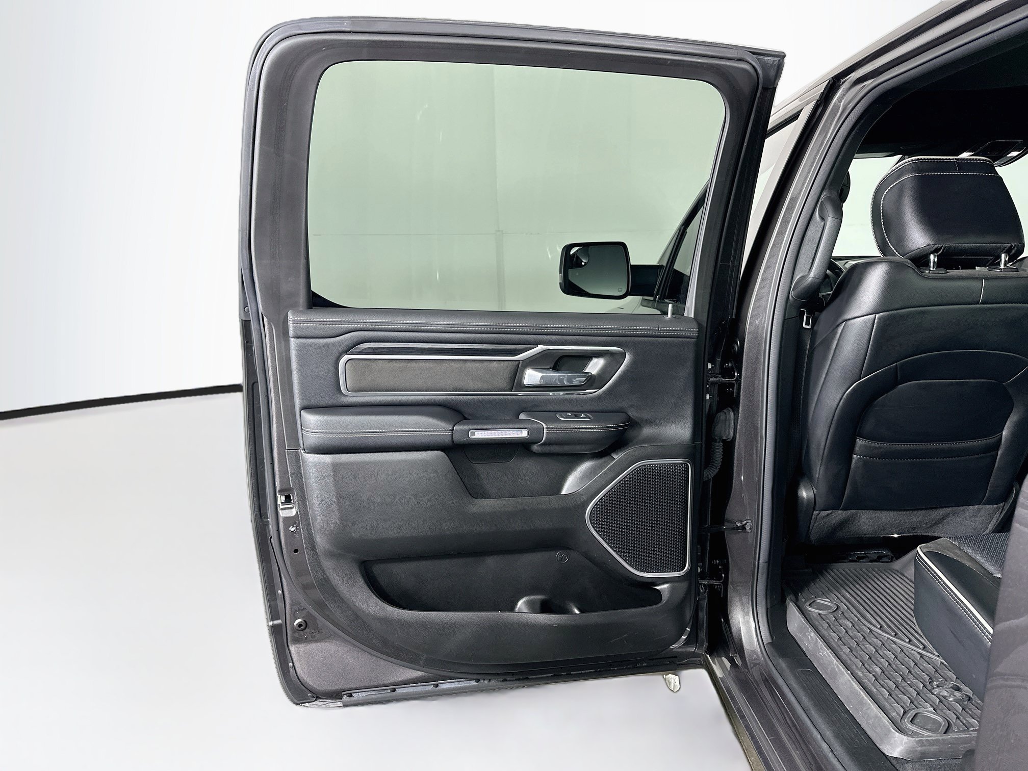 Used 2023 RAM 1500 Laramie AWD/4WD image 26