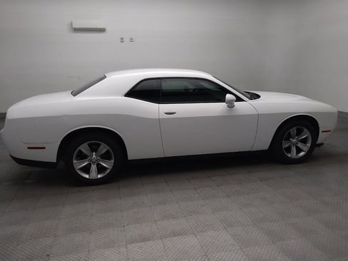Used 2016 Dodge Challenger SXT RWD image 10