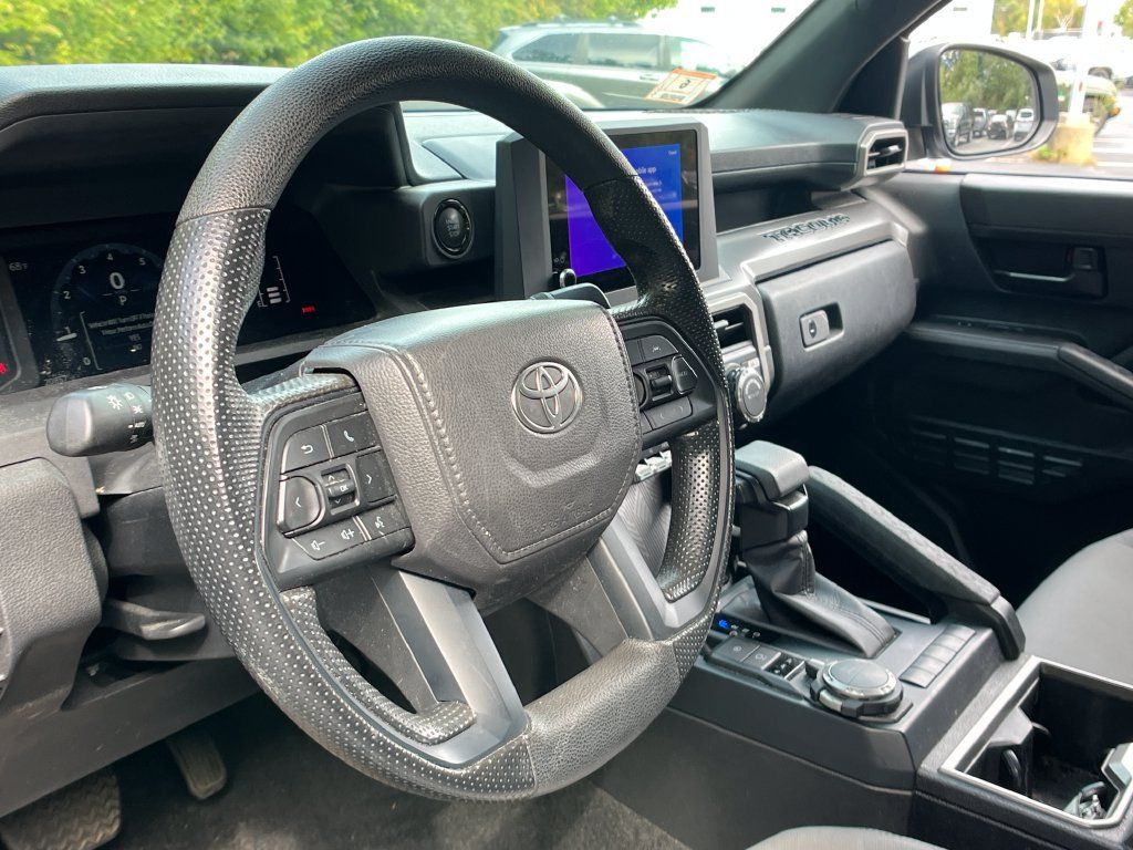 Certified 2024 Toyota Tacoma SR5 AWD/4WD image 36