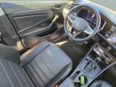 Used 2022 Volkswagen Jetta SE image 15
