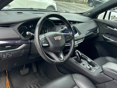 Used 2022 Cadillac XT4 Luxury w/ Cold Weather Package AWD/4WD image 6