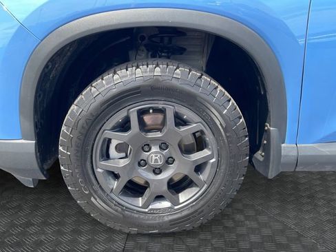 Used 2025 Honda Pilot TrailSport image 14