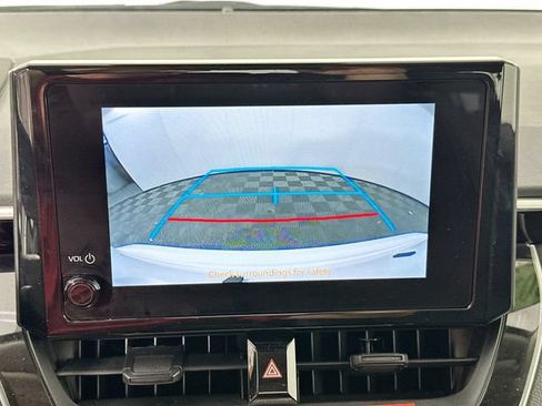 Used 2025 Toyota Corolla LE FWD image 12