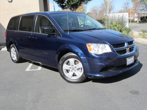 Used 2013 Dodge Grand Caravan SE image 1