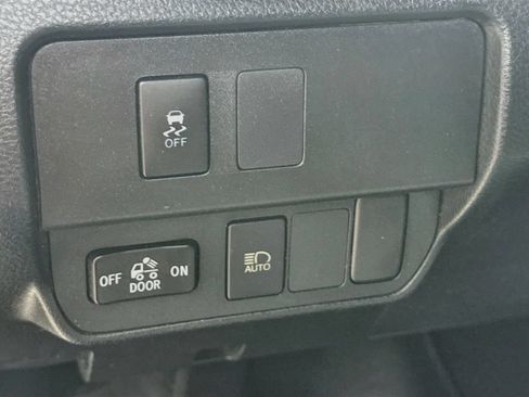 Certified 2021 Toyota Tacoma SR5 AWD/4WD image 10