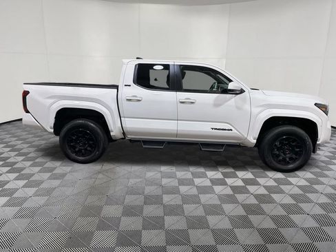 Used 2025 Toyota Tacoma SR5 AWD/4WD image 9