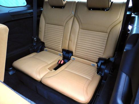 Used 2017 Land Rover Discovery HSE Luxury image 17