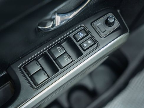 Used 2022 Nissan Titan SV w/ SV Convenience Package image 40